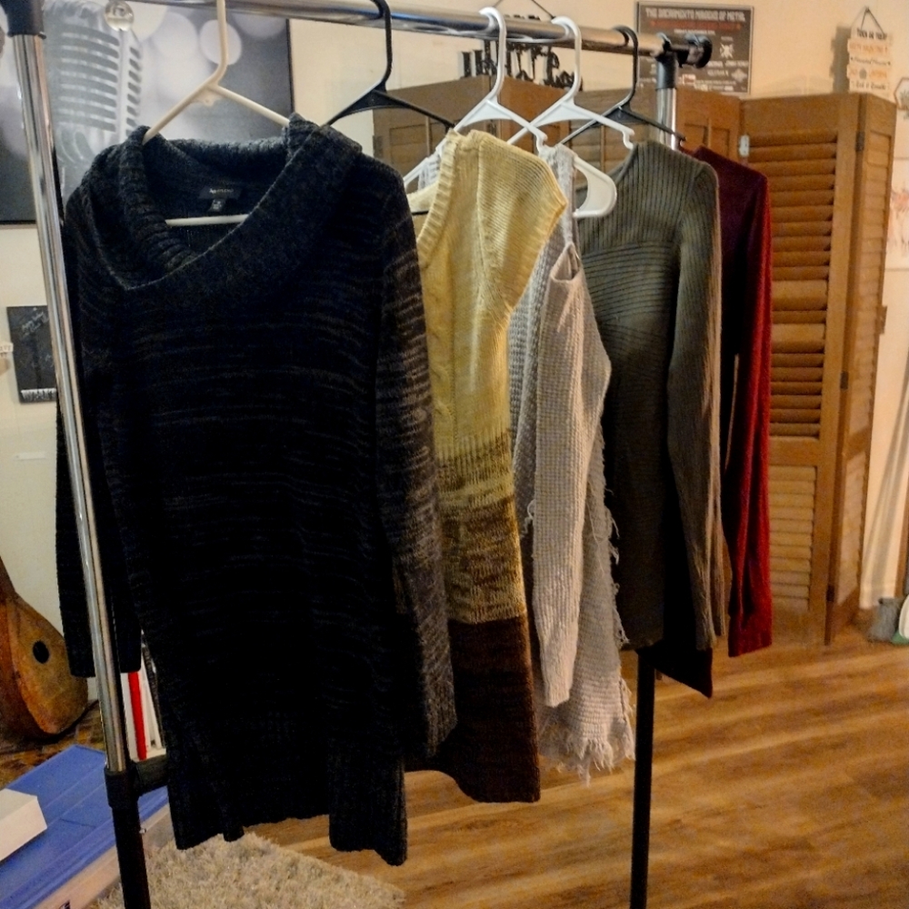 Women's sweaters (5) bundle